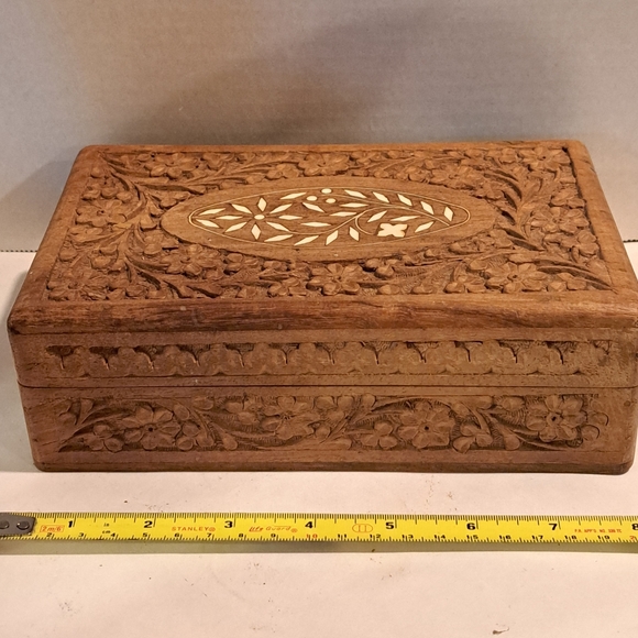 Intricate Carved Rosewood Box Floral Inlay Top Lined Interior India. - Picture 2 of 7